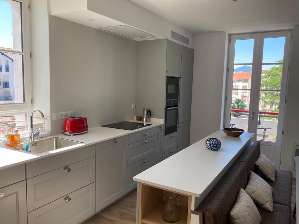 Appartement Superbe T3 Au Centre .parking *