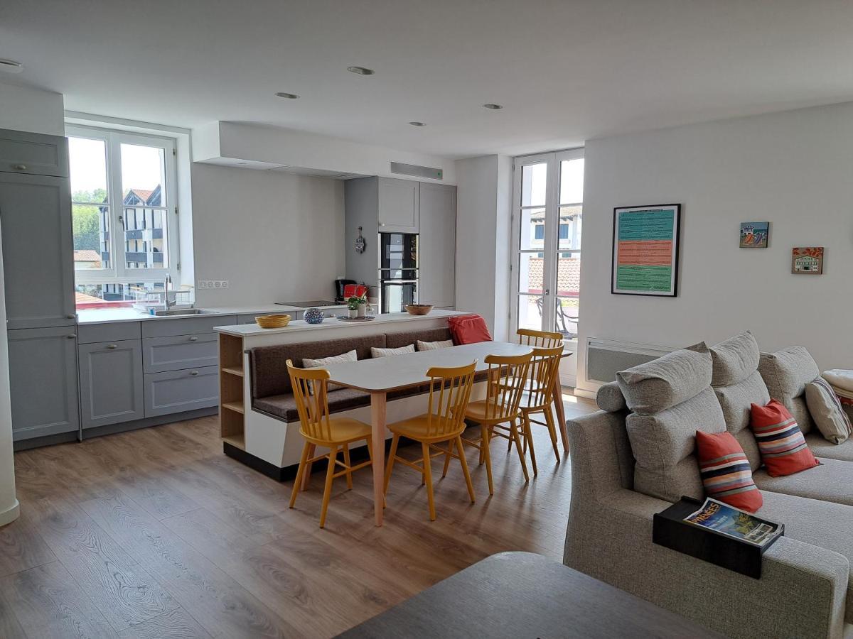 Superbe T3 Au Centre .parking Appartement Hendaye